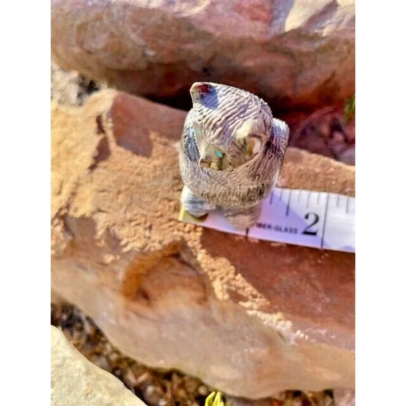 Zuni Standing Bear Fetish 2.5" x 1.25" Marble with Turquoise Eyes Hand Carved - Picture 8 of 8